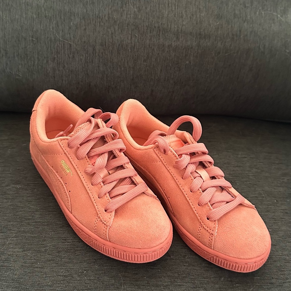 BRAND NEW - Kids Puma Suede PS in Desert Flower